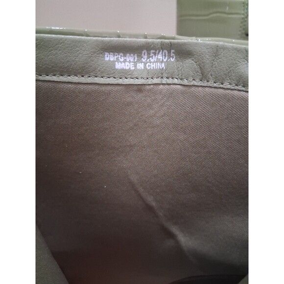 NEW! Women's Chinese Laundry Danica Olive Crocodile Platform Boot, Size 9.5M - Picture 9 of 10